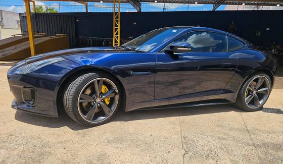 JAGUAR F-TYPE 2.0 P300 GASOLINA R-DYNAMIC COUPÉ AUTOMÁTICO
